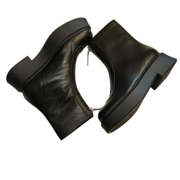 Steve Madden Black Leather Ankle Zipper Booties(Size 7.5M) - Picture 5 of 6